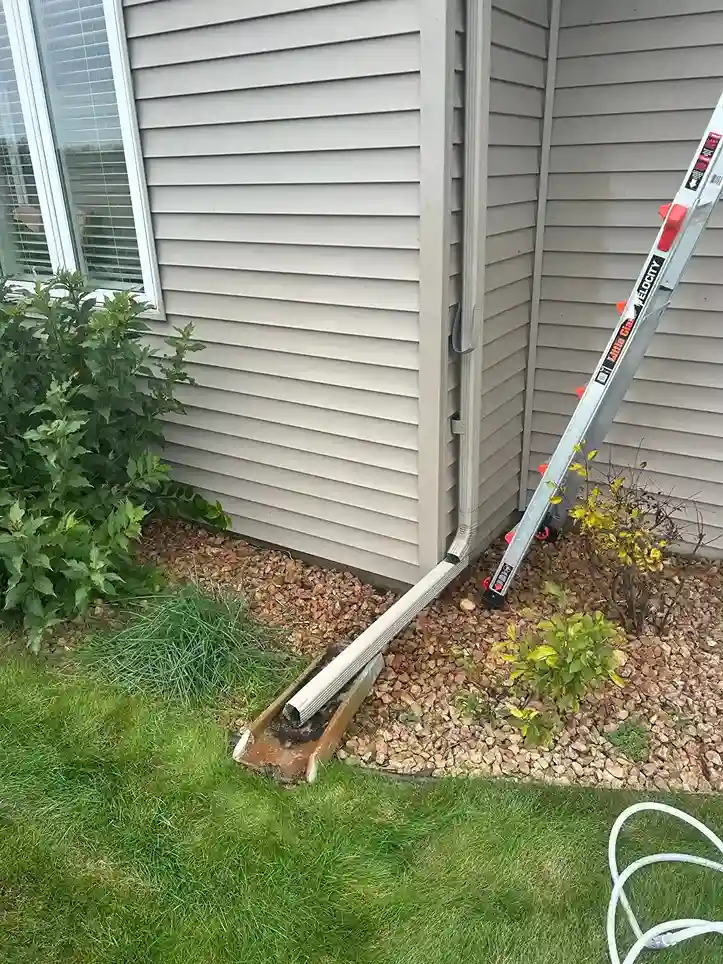 Clean vinyl siding soft wash results on Morris MN residential home