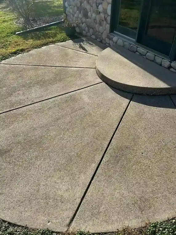 Residential driveway apron and approach concrete power washing in Morris MN