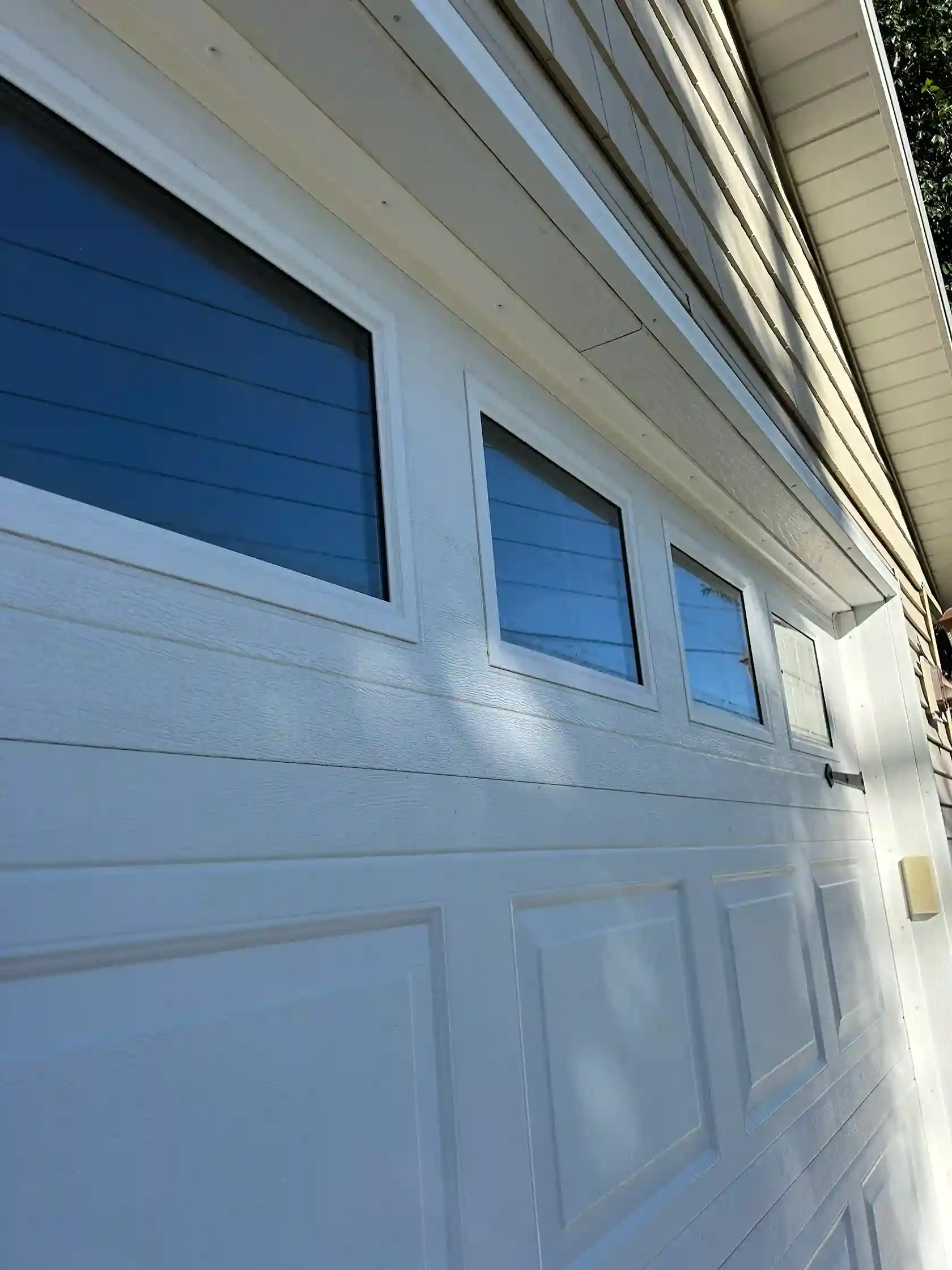 Clean window screen and washed exterior window pane in Morris MN