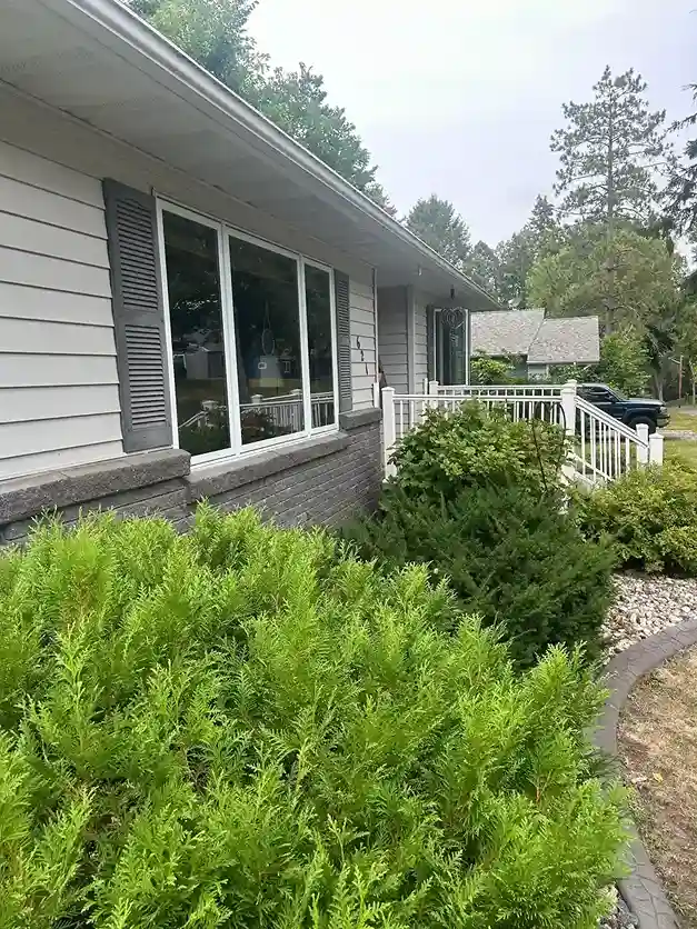 Interior and exterior full service window cleaning for Morris Minnesota homes