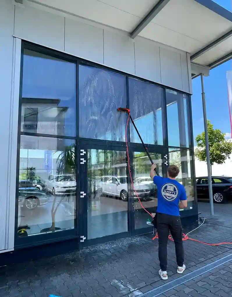 Hard water mineral spot and sprinkler deposit removal on window glass in Morris MN